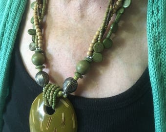 Vintage Jungle Green Necklace with Oval Pendant with Jade matte colored beads, Natural beads, Silver ovals, Gift Necklace, Vintage Necklace