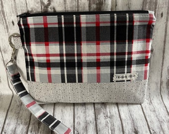 Wristlet/zipper pouch
