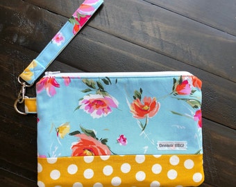 Wristlet