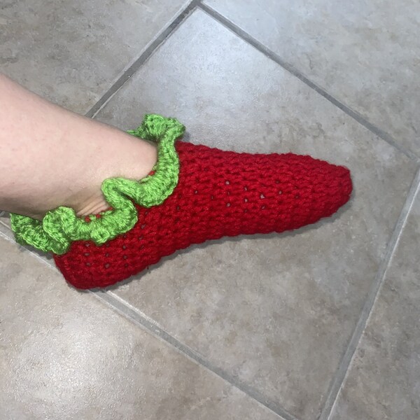 1 Pair Strawberry Ruffle Hand-made Crochet Slippers