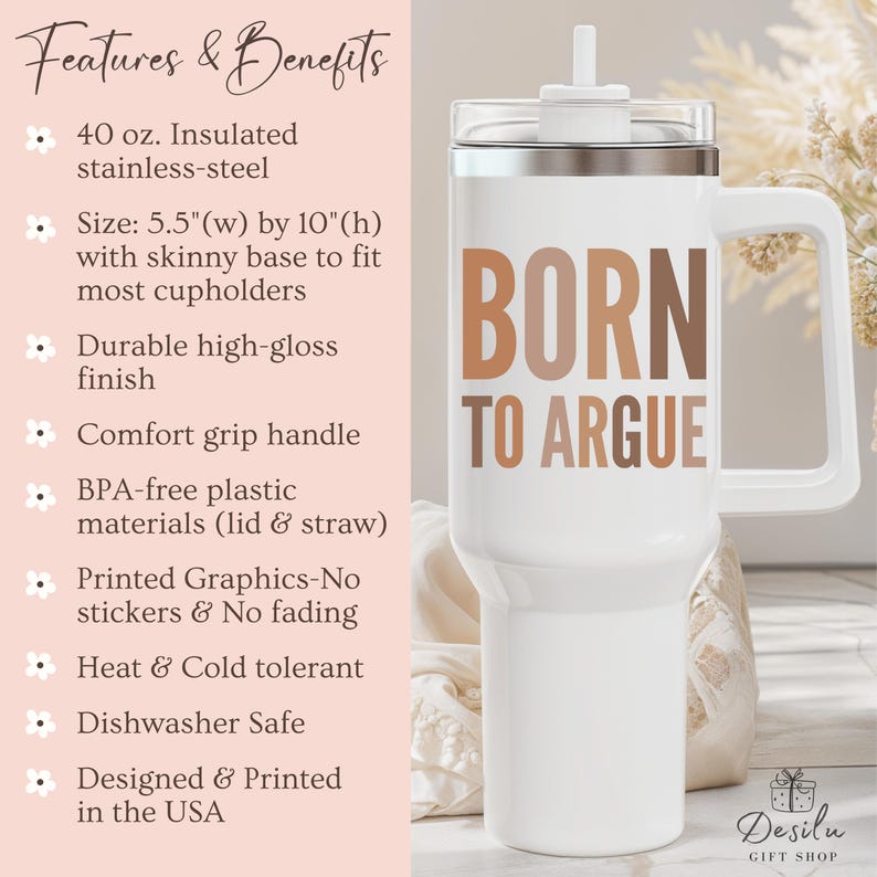 Pu&ograve; includere: Bicchiere isolante bianco in acciaio inossidabile con manico e coperchio. Il bicchiere ha il testo "BORN TO ARGUE" in lettere marroni. &Egrave; largo 14 cm e alto 25 cm e contiene 1,18 litri di liquido.