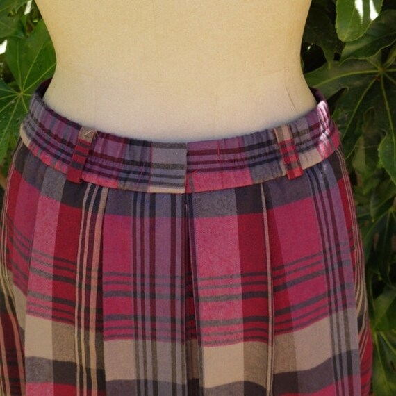 Vintage High Waisted Plaid Skirt with Cute Pockets - image 4