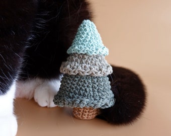 Christmas tree, cat toy knitted with bleached rope filled with premium catnip.crochet cat toy