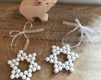 2 stars with wooden beads, White Christmas, pretty decoration.