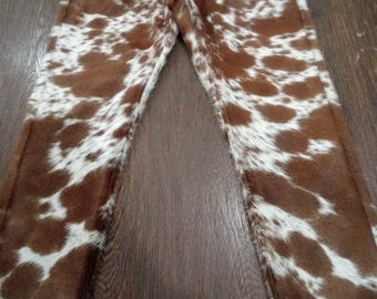 Hair-on-Hide Hose aus Rindsleder - Authentischer Western-Stil, Maßgeschneidert