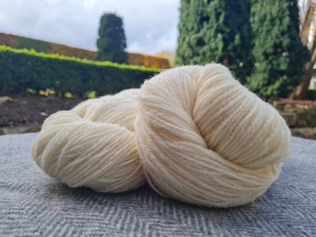 Galway Yarn Traditional Irish Wool 250g Skeins 500 Metres Undyed