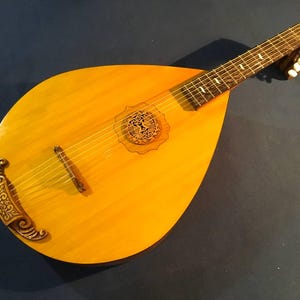 Kobza-Akustikgitarre, 6-saitige Kobza, Ukrainische Vihuela, handgemachte Gitarre, Volksmusikinstrument, Naturholzlaute, Geschenk für Musiker
