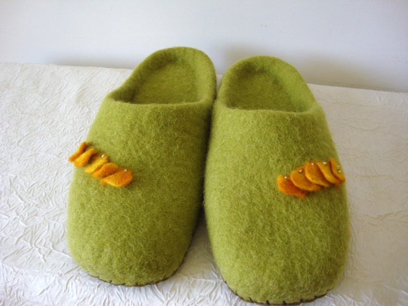 Eco-friendly home slippers for woman Felted green slippers Wet | Etsy