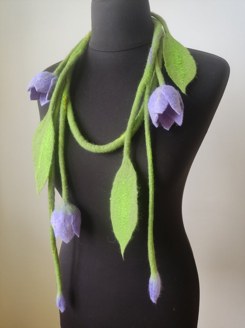 Crafted using the wet felting technique, this fiber art jewelry piece is lightweight, eco-friendly, and beautifully unique — the perfect boho necklace for nature lovers.