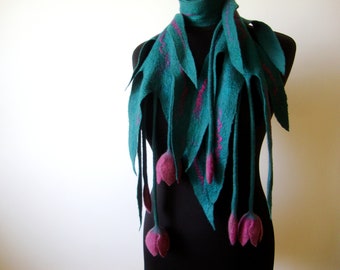 Long necklace, wool felted flower scarf, necklace with pink tulips, Textile necklace, Wool scarf women, Felt flower bouquet Elegant necklace