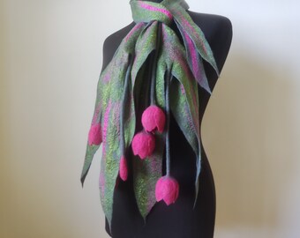 Flowers felted necklace, wool tulip scarf, strawberry tulips necklace, Felt flower bouquet