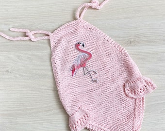 Patron en PDF detallado peto bebe rosa. Patrón peto rosa para bebe a partir de 4 mes. Patrón pelele bebe flamingo