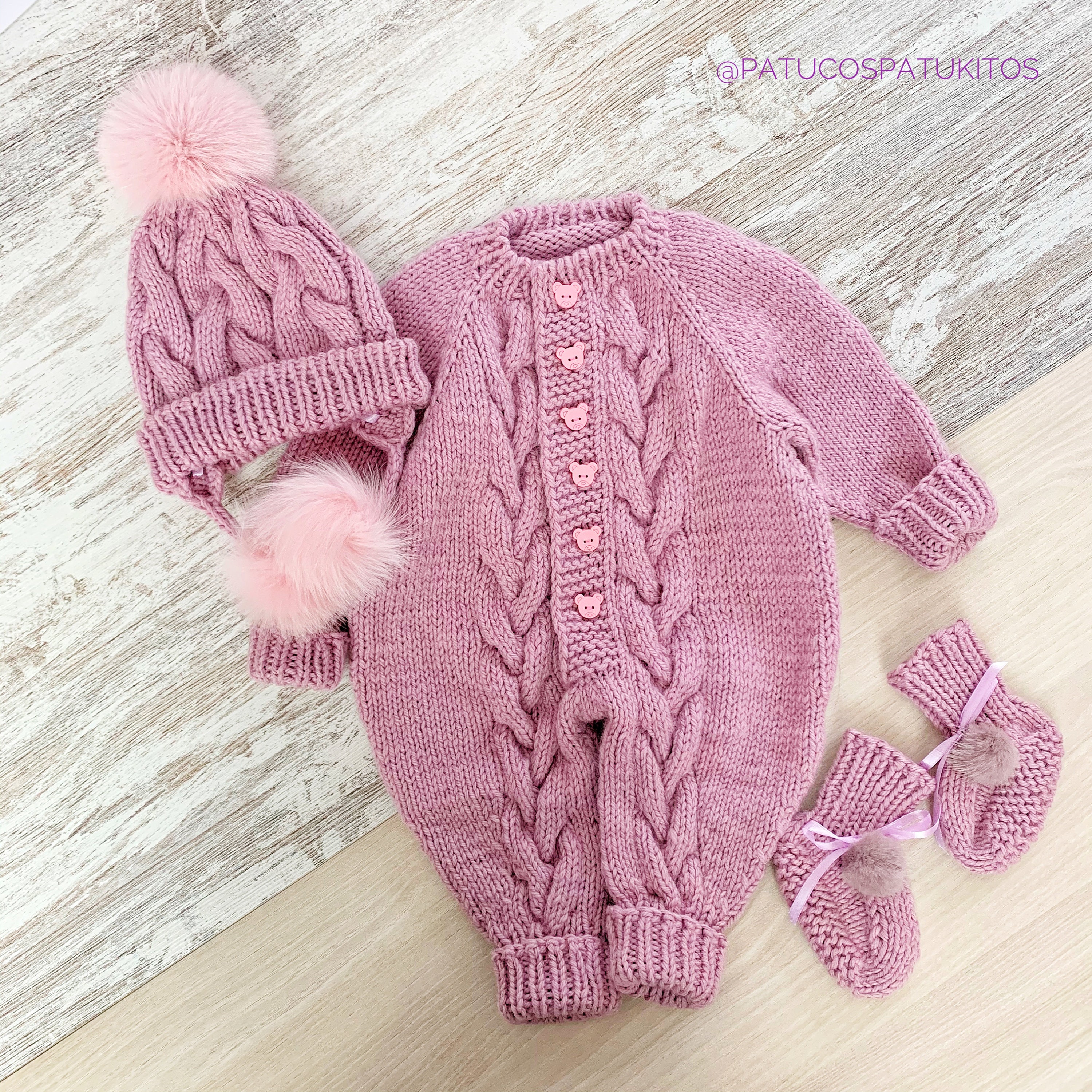 dentista Destino Reina Exclusive Knitted Baby Romper With Natural Fox Pompons Merino - Etsy Finland
