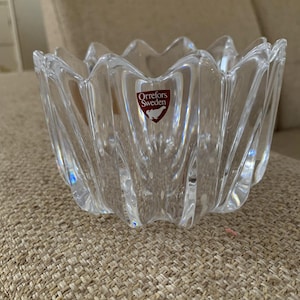 Orrefors Sweden Fleur Crown Tulip Edge Crystal Bowl, by Jan Johansson.