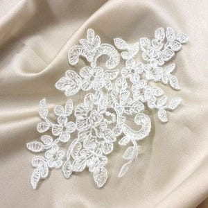 Chantilly Lace Applique: Off White Floral Wedding Veil Patch