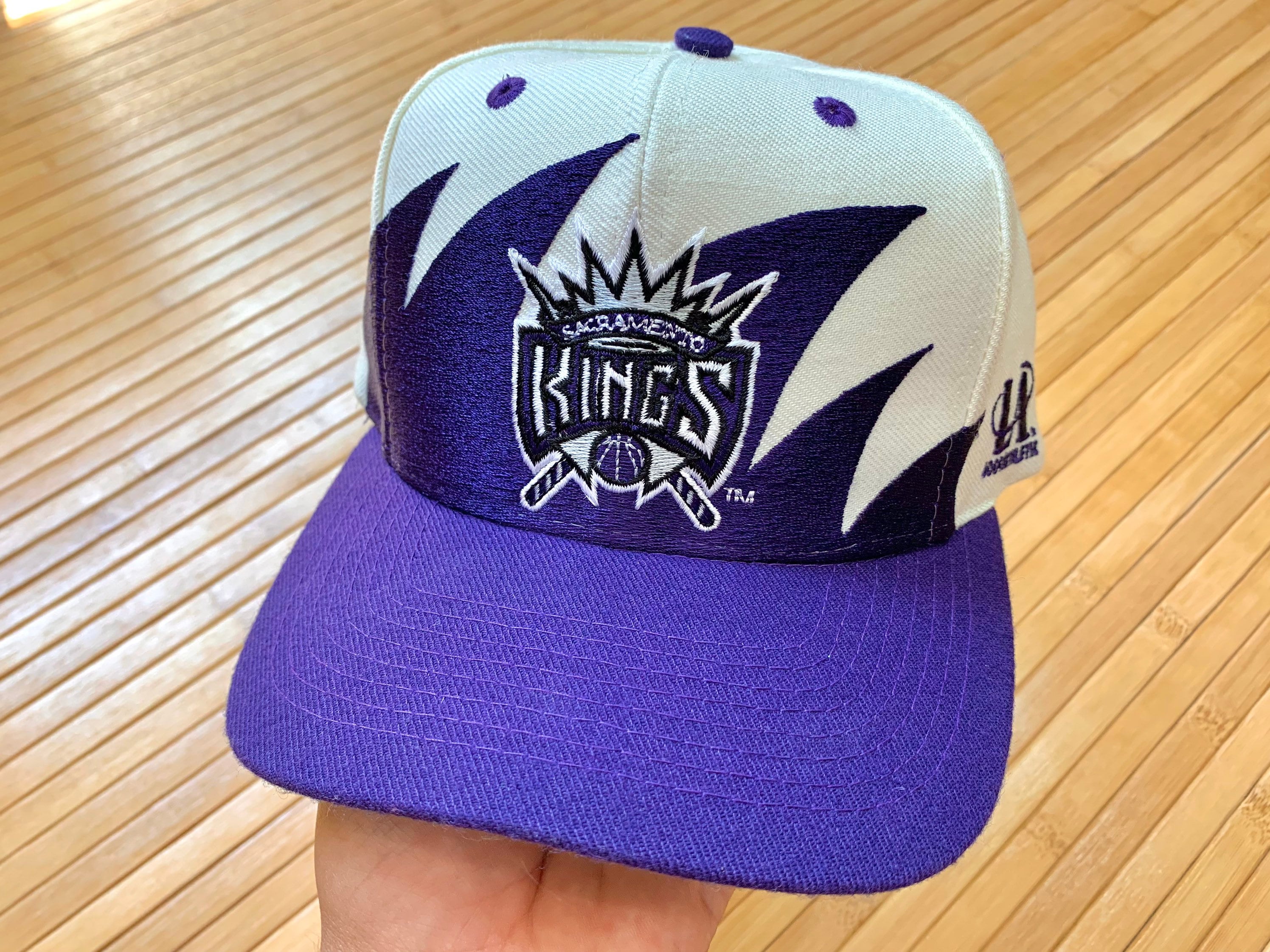 Men's Mitchell & Ness Black/White Sacramento Kings Snapback Adjustable Hat