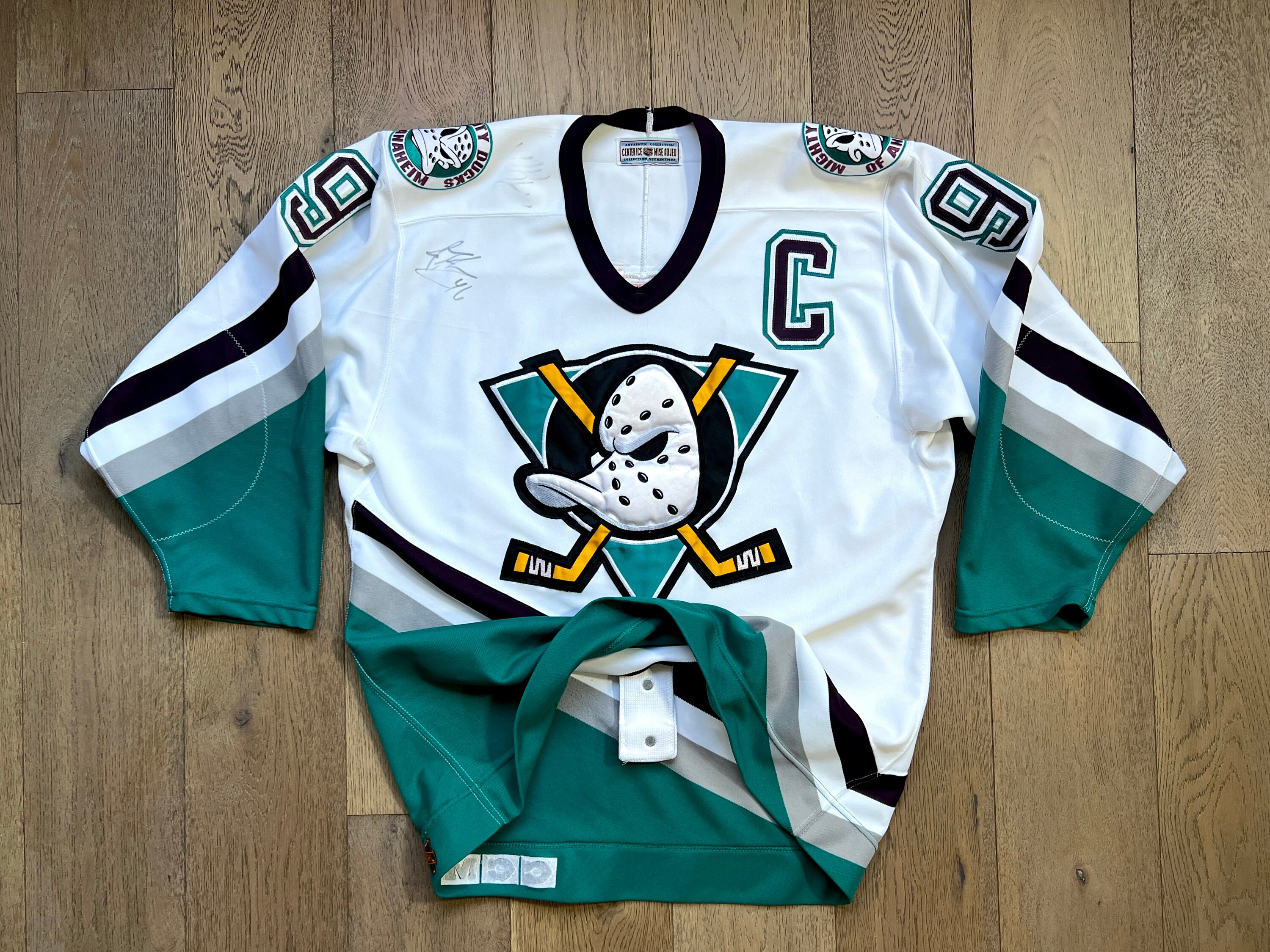 90's Anaheim Mighty Ducks CCM NHL White Jersey Size Medium – Rare VNTG