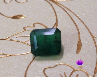 Smeraldo naturale / Taglio smeraldo / 9,8X8,5X6,4MM / 4,28 carati / Non trattato / Traslucido