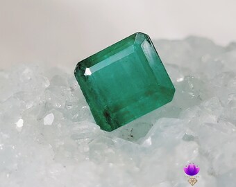 Smeraldo naturale / Taglio smeraldo / 8,8X8,2X5,5MM / 3,23 carati / Non trattato / Traslucido