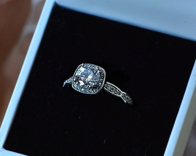 2 CT Vintage Style Diamond Engagement Ring, Halo Diamond Ring, Round D/SI 14K White Gold Ring, Natural Enhanced All Sizes