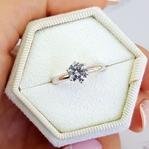 2 Carat Solitaire Round Cut Moissanite Diamond Engagement Ring D-F/VVS1 14K White Gold