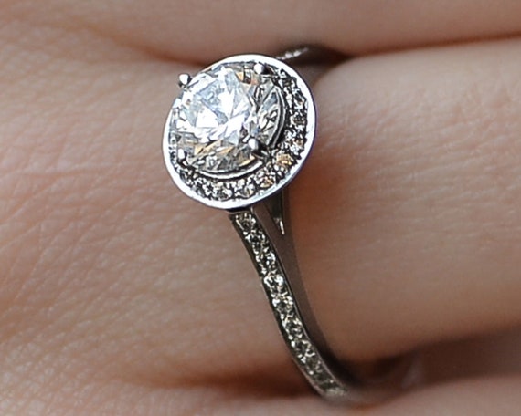 1 3 4 Carat F VS2 SI1 Affordable Halo Diamond Engagement Ring