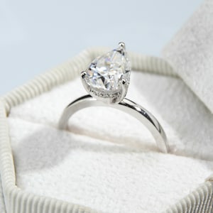 Anillo de diamantes de pera con halo oculto, 0,75 CT, anillo de compromiso de diamantes cultivados en laboratorio, anillo de oro macizo, anillo de compromiso delicado, anillo de diamantes diminutos