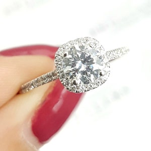 1.15 CT D/VS1 Elegant Round Cut Diamond Engagement Ring 14K White Gold