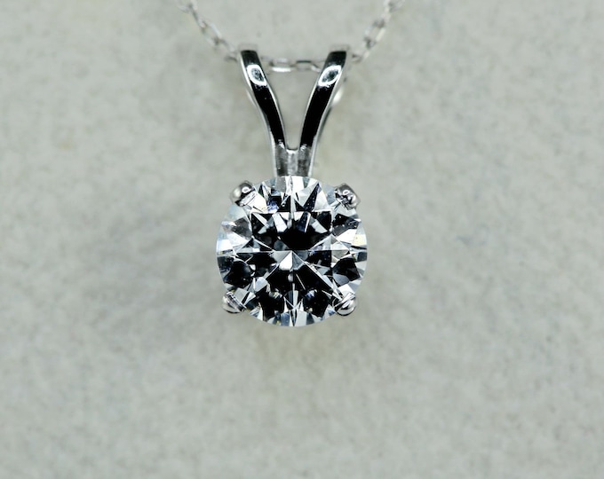 New 14KT White Gold Round Cut Solitaire Diamond Pendant Necklace 0.30 CT D/VS2