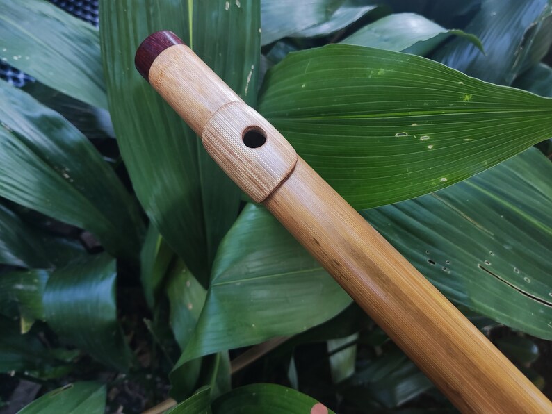 Custom Flute Instruments Leaves Low D Major Pentatonic Flute With Lip Plate. High Quality Bamboo Flute ...