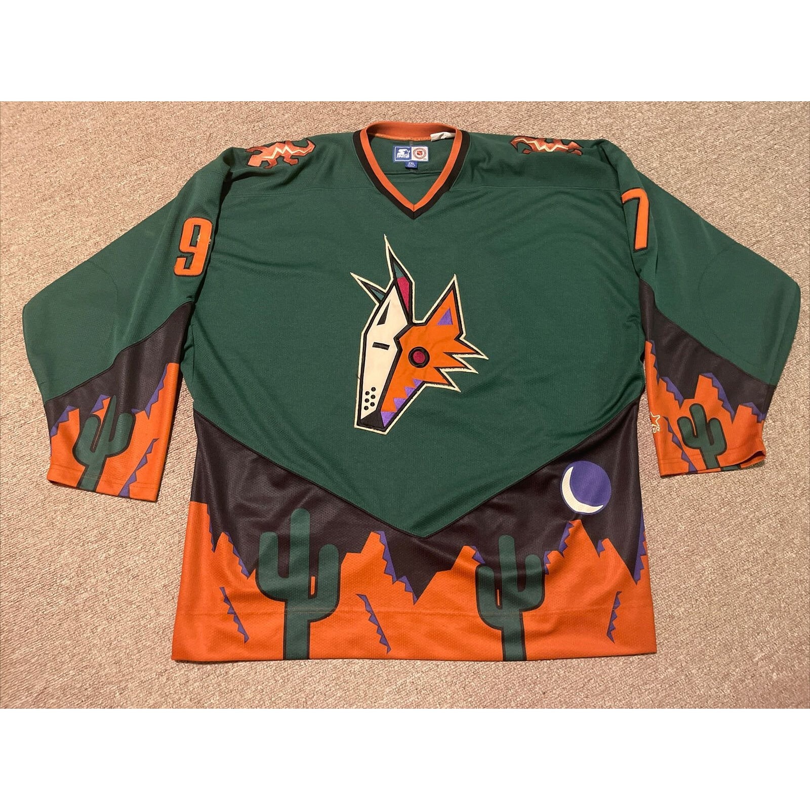 Vintage 1990's Phoenix Coyotes STARTER Hockey Jersey Sz. XL