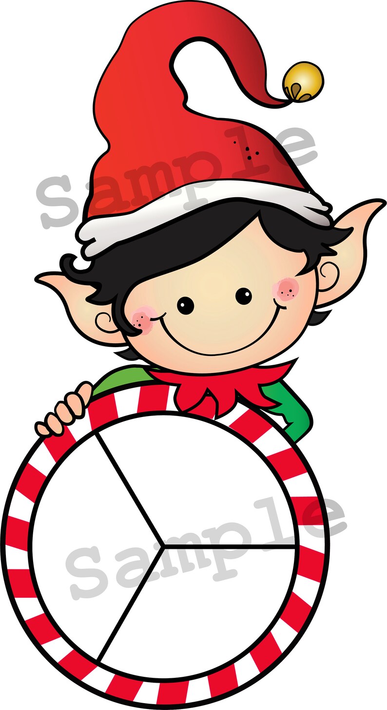 Puede incluir: Un duende de dibujos animados con un gorro rojo con ribete blanco y una camisa verde sostiene un c&iacute;rculo de bast&oacute;n de caramelo rojo y blanco con tres secciones.