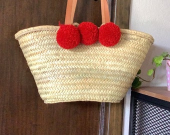 Capazo hecho a mano con asas largas de cuero pequeñas .Bolso de playa, de verano. Cesta para playa. Bolso para la compra, mercado.