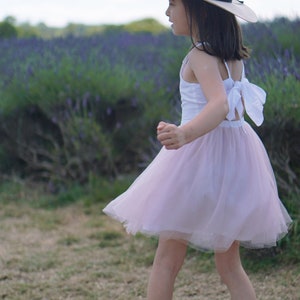 Zurück Gebunden Bogen Cami Kleid für Mädchen und Baby Mädchen 2-10 Jahre Conte de Fees digitale PDF Schnittmuster Instant Download