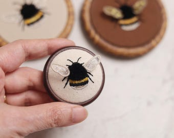 Bumblebee Mini Embroidery DIY Kits: Two Versions 2D & 3D and 2 Sizes with Different Frame Options