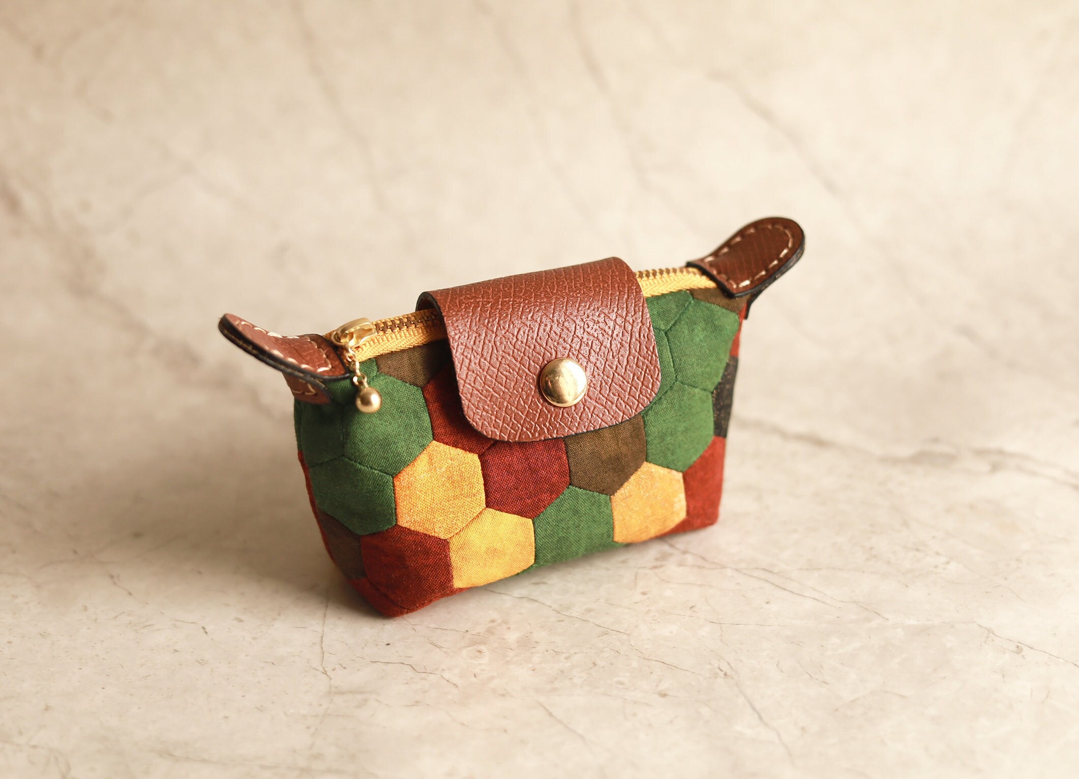 Jouer Mini の PDF デジタル パターン | 六角形のパッチワーク ポーチ コイン パース ミニ クロスボディ バッグ - Etsy 日本