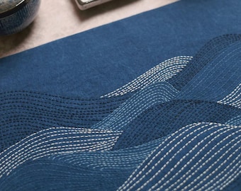 Kit de mantel individual Sashiko teñido con plantas: Bordado del océano profundo