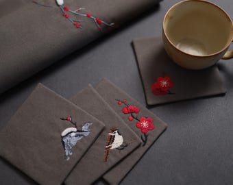 Broderikit med plommonblommor: Bordsunderlägg och underlägg i linne (videohandledning)