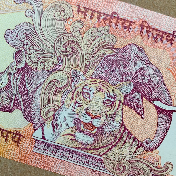 1996 India 10 Rupees. Billetes the Great Indian Leader Mahatma Gandhi. Back: Tiger Elephant Rhino Indian Currency, Banknotes, Notes.