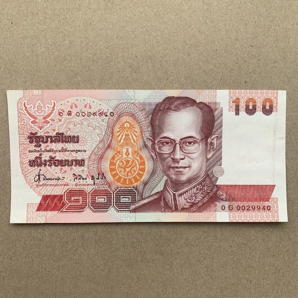 Used 1990's Thai 100 Baht Banknote. Thailand Currency. King Rama Bills, Notes. Back, Statue of King Rama V and Rama VI with children.