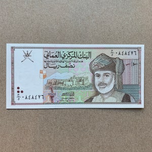 Oman Halb Riyal Banknote. Währung des Nahen Ostens. Sultan Qaboos bin Sa'id, Bahla Castle. Rückseite: Nakhl Fort und Al-Hazm Castle. Papiergeld.