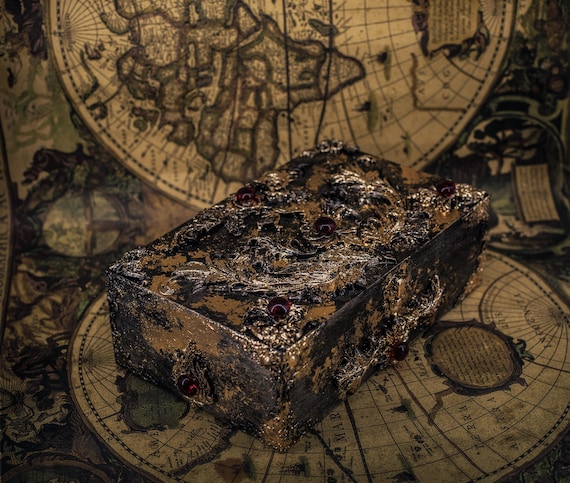 Gothic Baroque jewelry box with distressed gold accents — 61 favorites backs up its visual drama as a statement piece for dark-aesthetic collectors.