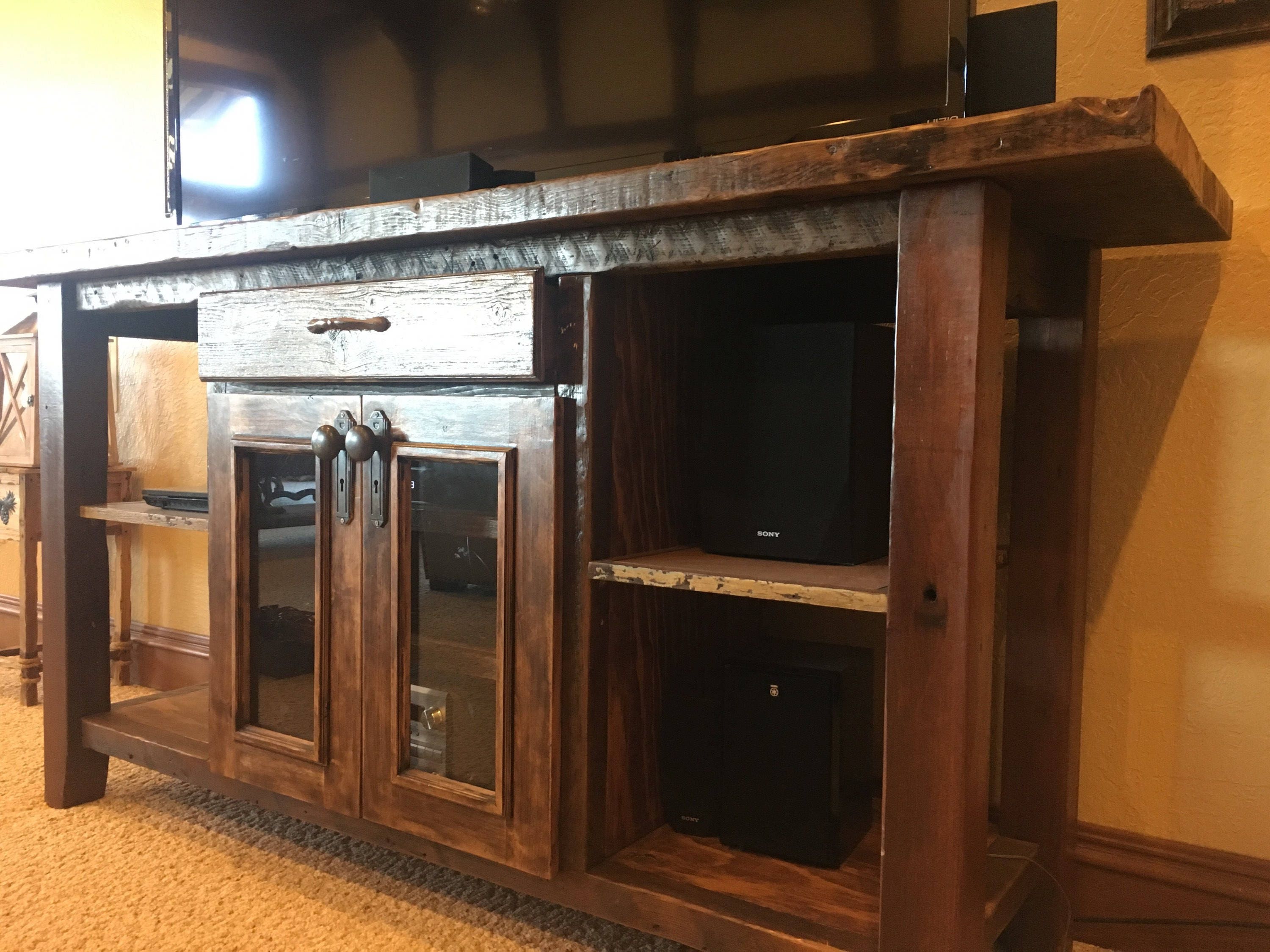 Entertainment station