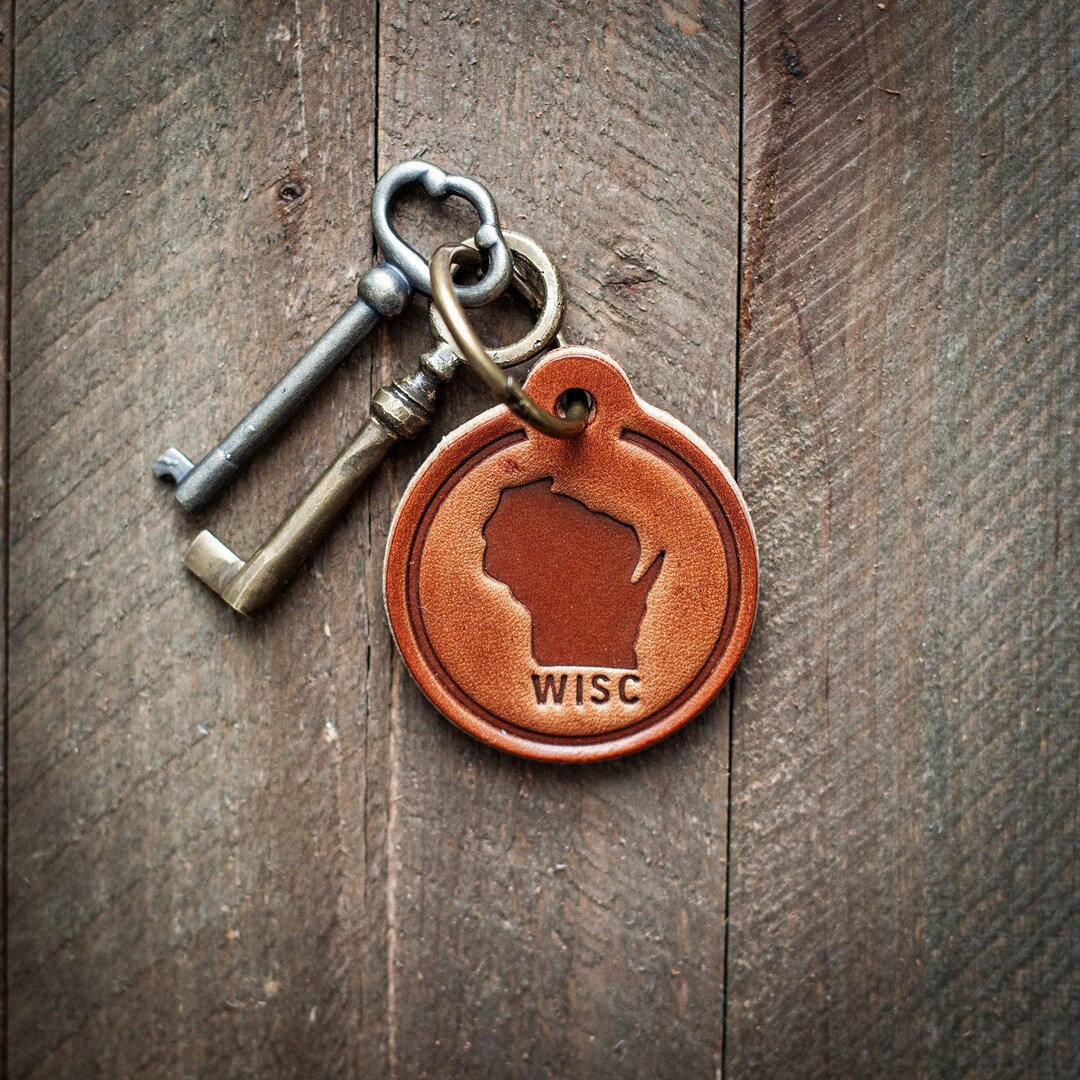 Wisconsin State Silhouette Leather Keychain Circle - Etsy