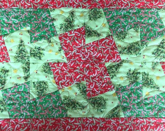 Easy Christmas Table Runner Quilt Kit, Candy Cane Christmas Runner, Quilted Table Runner, Quilt kits for Beginners, From QuiltieSisterS.