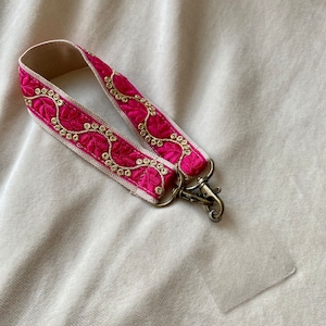 Phone cord / handmade phone necklace accessoires fabric fuchia telefoonkoordje bloemen