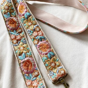 Handmade Bagstrap/telephonecord Olive in Pink - indian embroidery tassenstrap handgemaakt vintage stoffen duurzaam