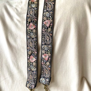 Handmade phonecord telefoonketting indian flowers embroidery paisley pattern