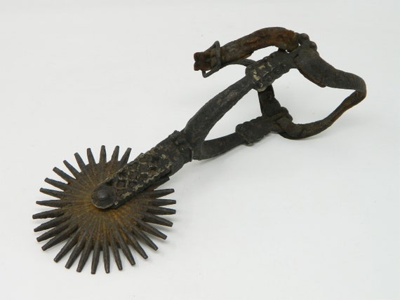 Paire D'éperons Western Cuivre – Incrustation Cœur, Grandes Sangles Cuir
