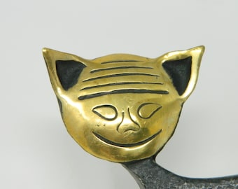 Walter Bosse – seltene Katze als Brezel Halter aus Bronze